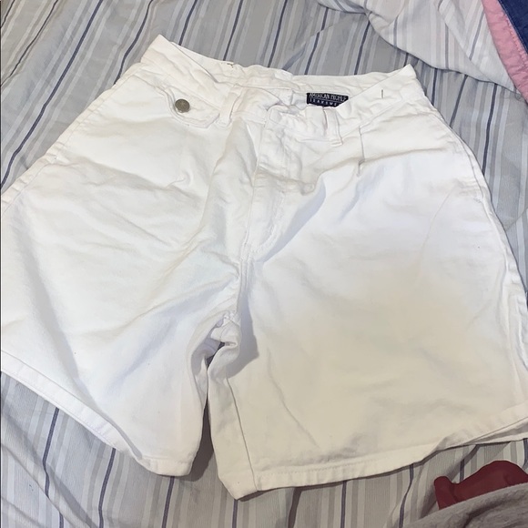 Vintage white high waisted american profile shorts - Picture 2 of 5